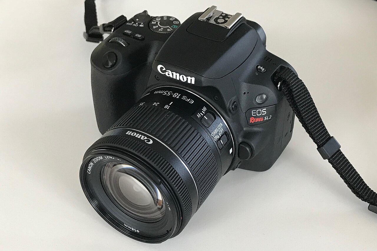 Canon EOS 200D DSLR Camera Kit